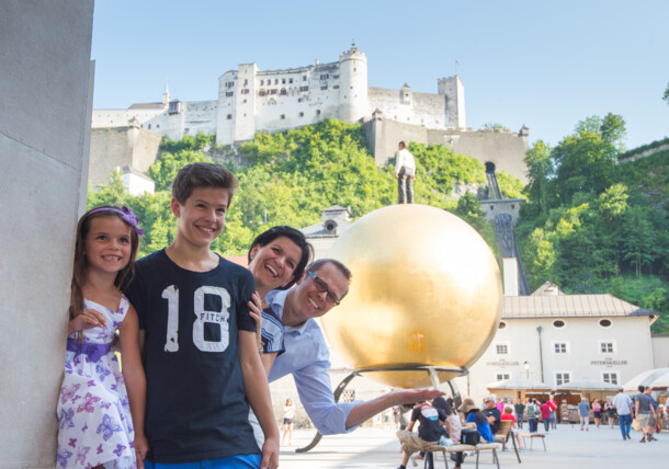    Družina v Salzburgu 